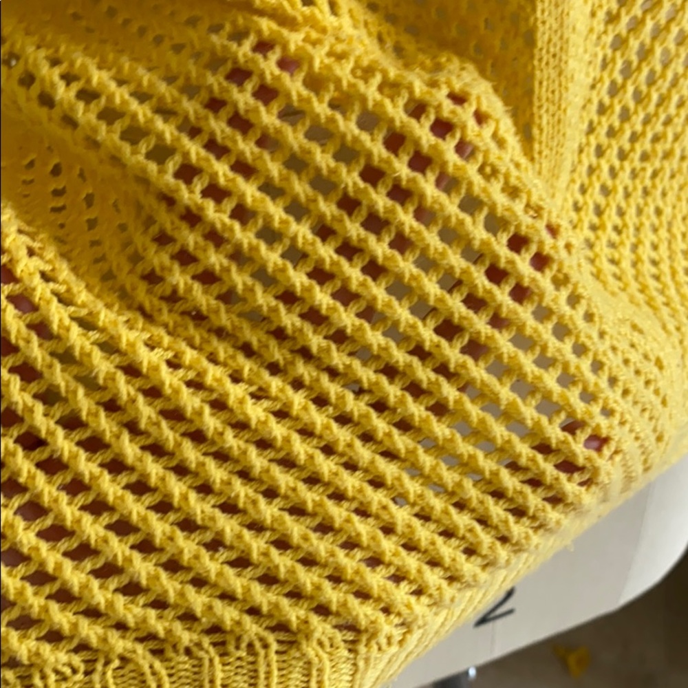 Yellow sweater - Picture 2 of 4